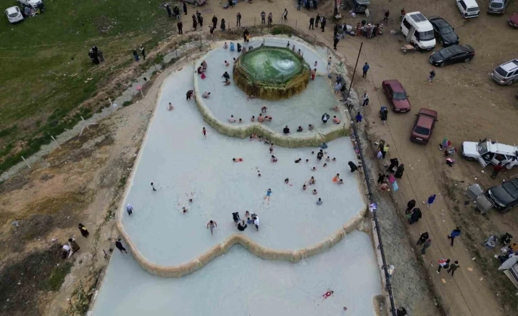 (Özel) Pamukkale değil Bursa...Ücretsiz termal su ve çamur için akın akın geliyorlar
