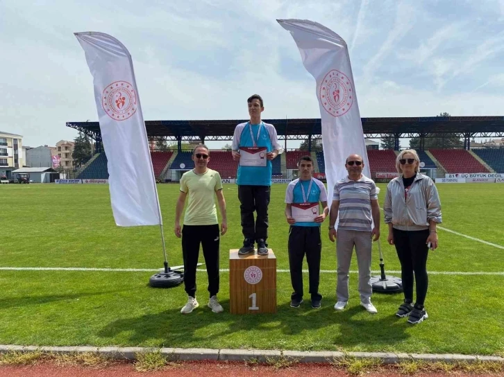 Özel sporculara madalyaları takdim edildi
