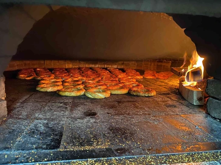 (ÖZEL) Tarihi Eskişehir simidinin tarifini anlattı
