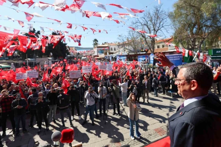 Özgür Özel mitingde atılan sloganı düzeltti: “Evladım o mesajı mı verdik?”
