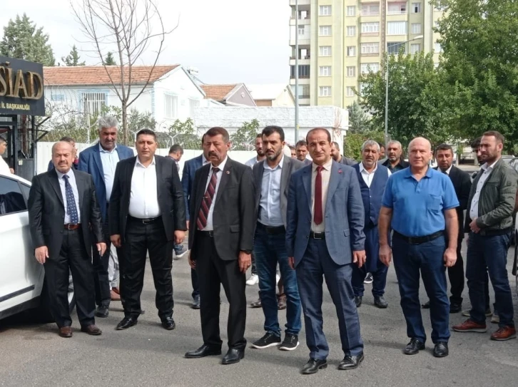 Özmen ailesinden MHP’ye destek
