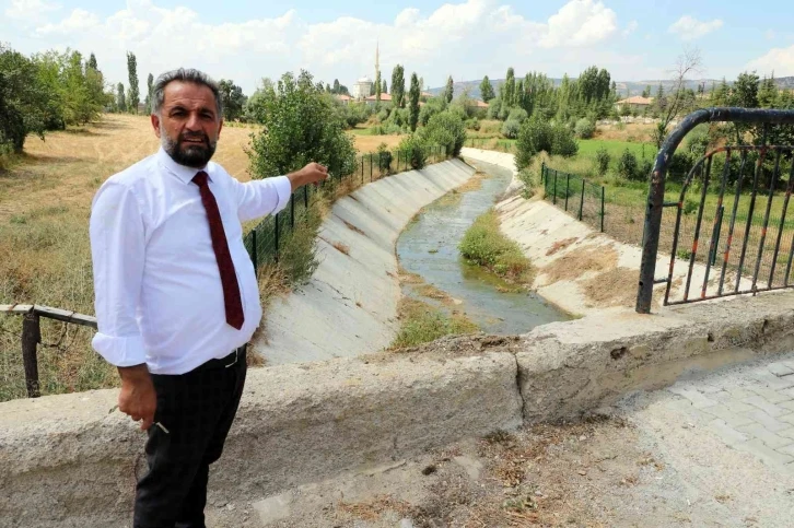 Özükavak beldesinde dere ıslah çalışması tamamlandı
