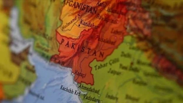 Pakistan'da korkunç olay: Aynı aileden 10 kişi öldü!