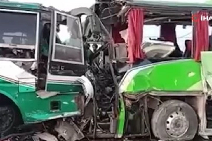 Pakistan'da yolcu otobüsleri çarpıştı: 5 ölü, 25 yaralı