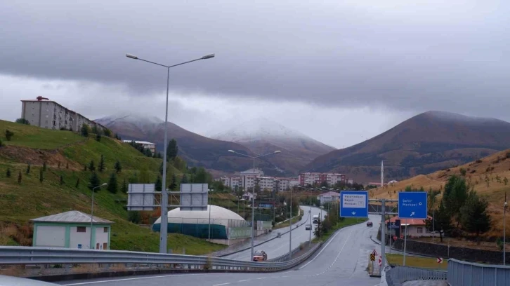 Palandöken’e yılın ilk karı yağdı
