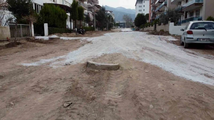 Pamukkale Adayı Ertemur yol ve otopark sorununu çözeceğine söz verdi
