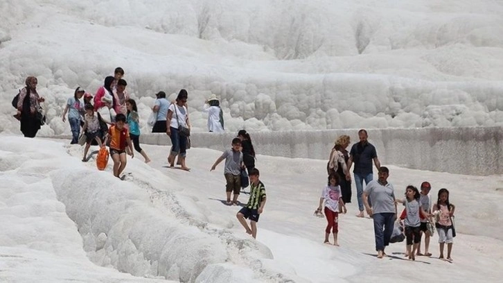 Pamukkale yılın yarısında 811 bin 156 ziyaretçiyi ağırladı