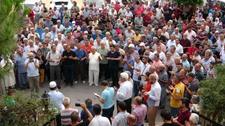 Pandemi sonrası Mersin’den ilk hacı kafilesi gözyaşları ile yola çıktı
