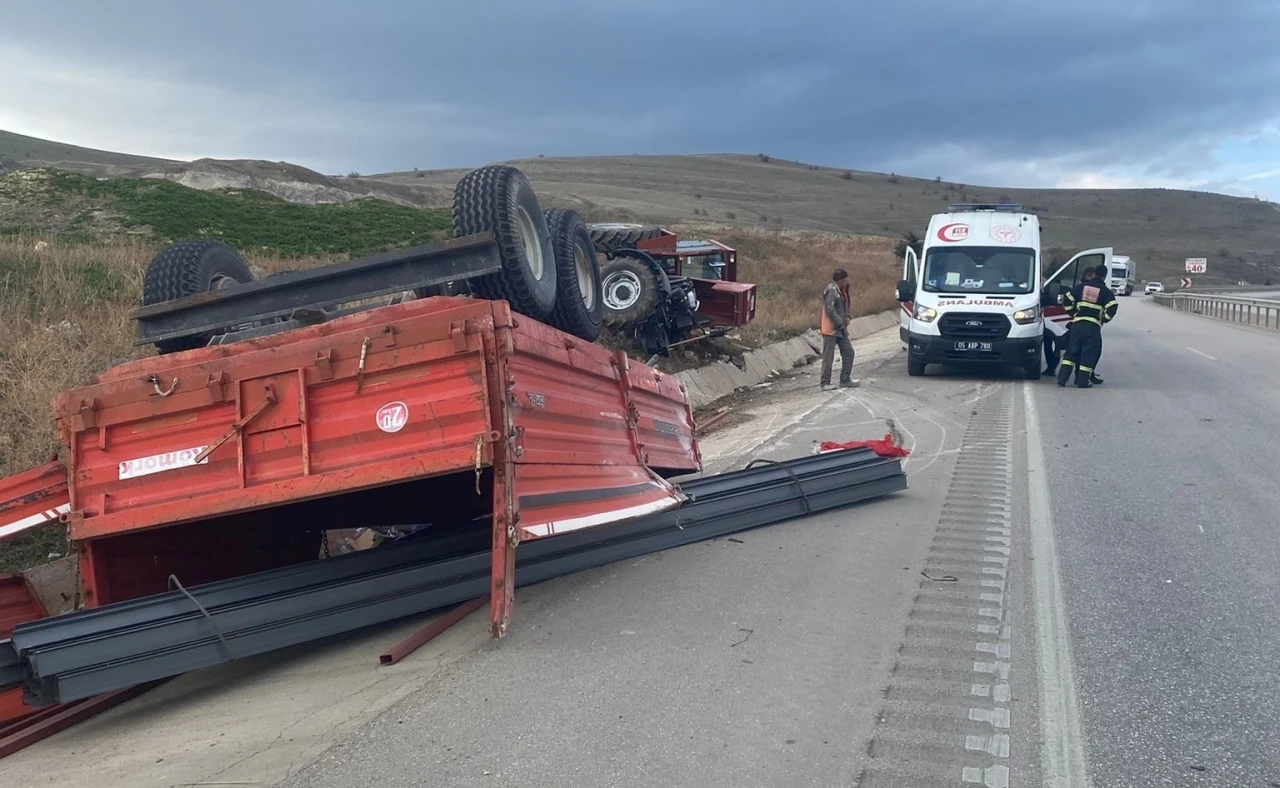 Parçalanan traktörden sağ kurtuldu
