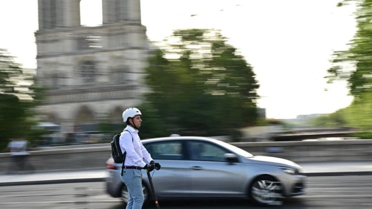 Paris'te scooter yasağı: Bir gecede hepsi toplatıldı