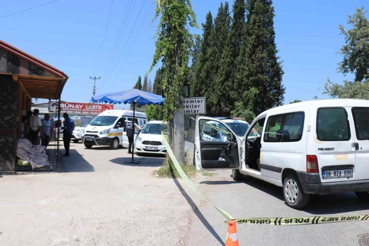 Park halindeki aracın içinde silahlı saldırıya uğradı, ağır yaralandı
