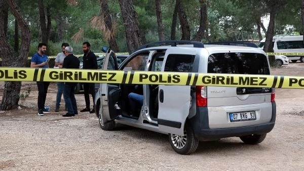 Park halindeki hafif ticari aracın şoför koltuğunda ölü bulundu