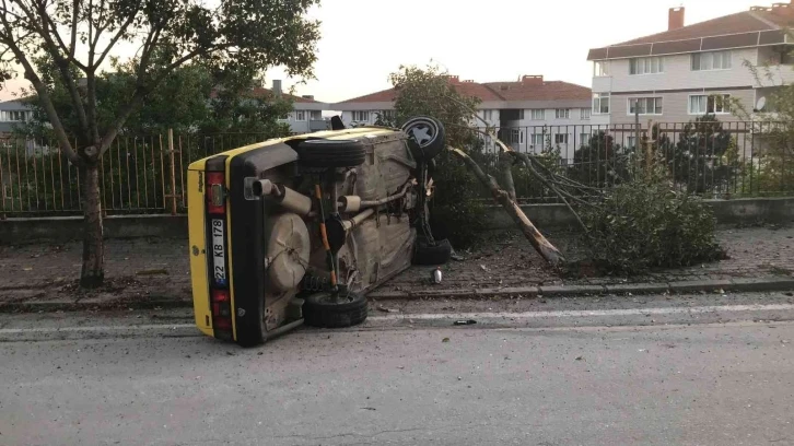 Park halindeki otomobile çarpan araç takla attı, sürücü kayıplara karıştı
