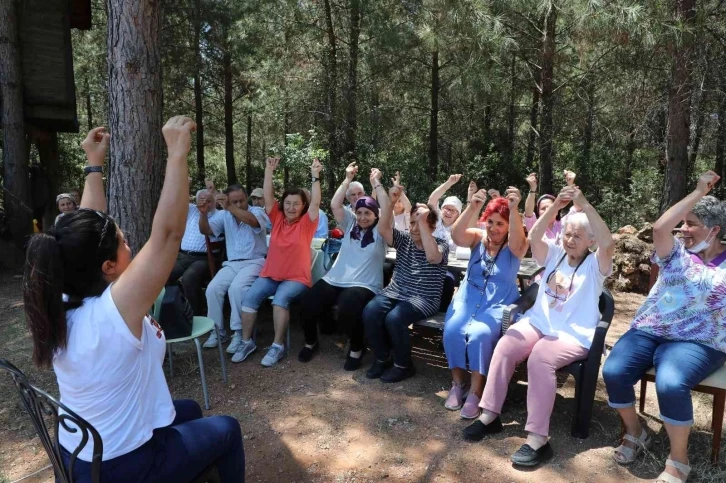 Parkinson hastaları piknikte moral buldu
