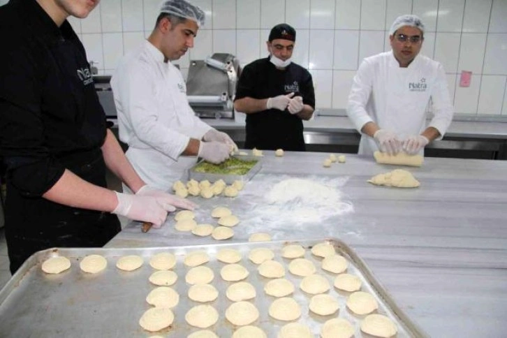 Pastanelerde bayramlık kuru pasta yoğunluğu