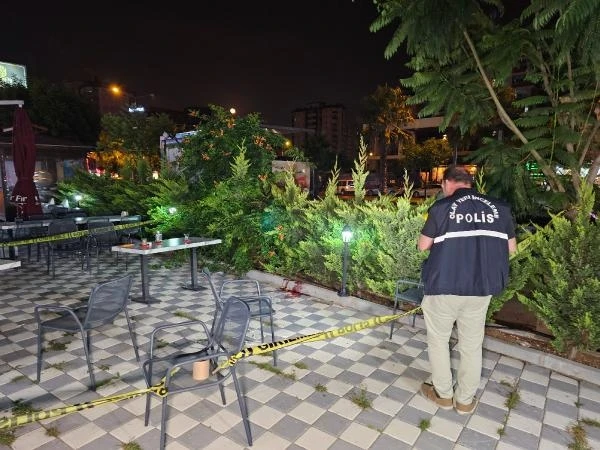 Pastaneye beraber geldiği kişiyi tabancayla ağır yaralayıp, kaçtı