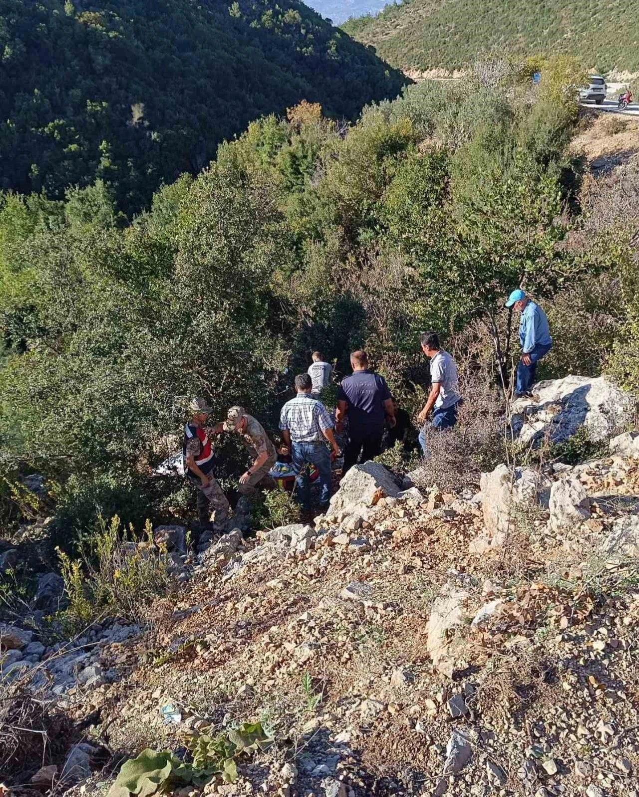 Patpat uçuruma devrildi: 1 ölü, 9 yaralı
