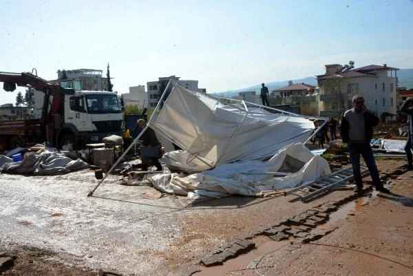 Pazarcık'ta hortum; depremzede çadırları uçtu: 8' i ağır, 40 yaralı (2)