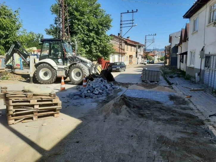 Pazaryeri’nde kilit parke taş uygulaması
