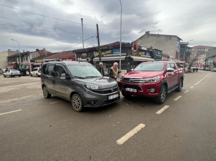 Pazaryeri’nde meydana gelen trafik kazasında şans eseri yaralanan olmadı
