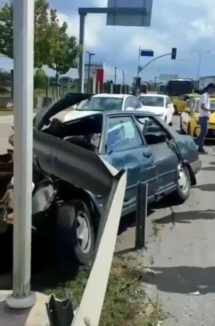 Pendik’te çaldıkları otomobille kaçarken dehşet saçtılar
