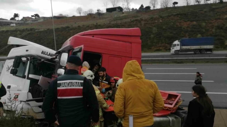 Pendik’te iki tır çarpıştı: 1 yaralı
