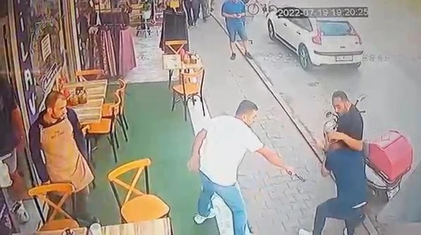 Pendik’te kazayla biten kovalamaca silahlı kavgaya dönüştü
