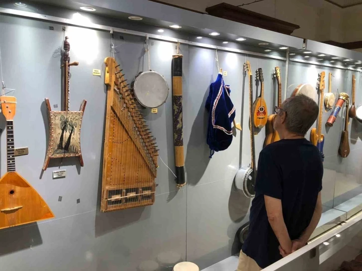 Pendik’te yedi kıtadan 600 müzik enstrümanı sergide buluştu
