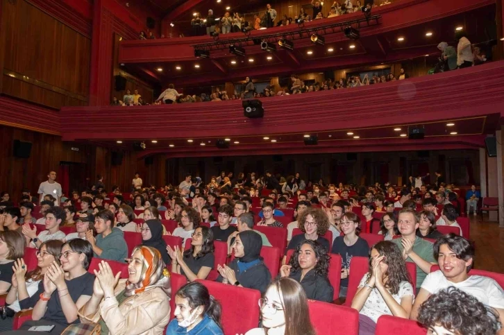 Perde, gençler için açıldı
