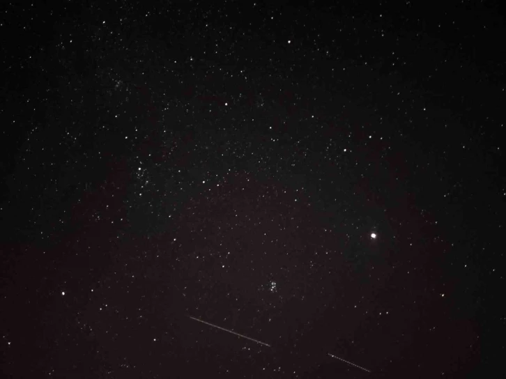 Perseid meteor yağmurunu fotoğraflayarak doyumsuz görüntüler oluşturdu
