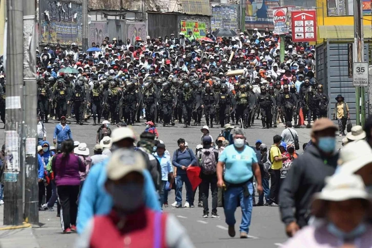 Peru’da 30 gün boyunca OHAL ilan edildi
