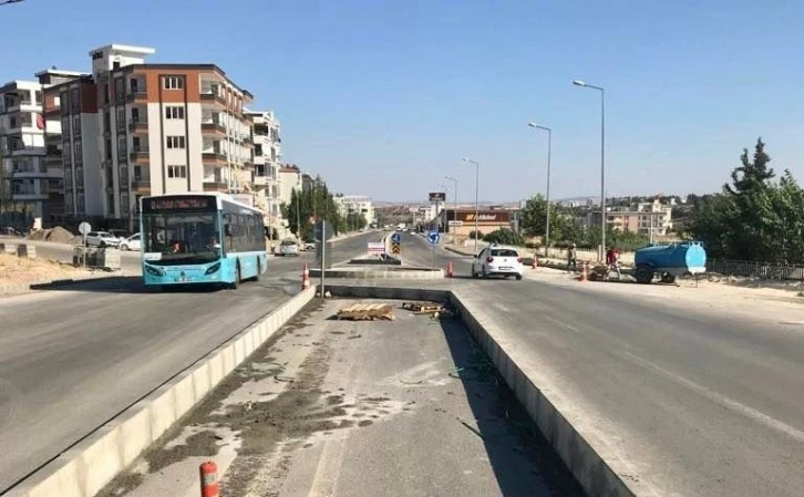 Petrol Caddesinde kavşak ve refüj düzenleme çalışması
