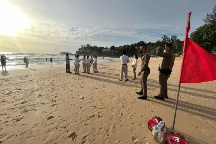 Phuket’te balayındaki turist ile onu kurtarmaya çalışan kişi boğuldu
