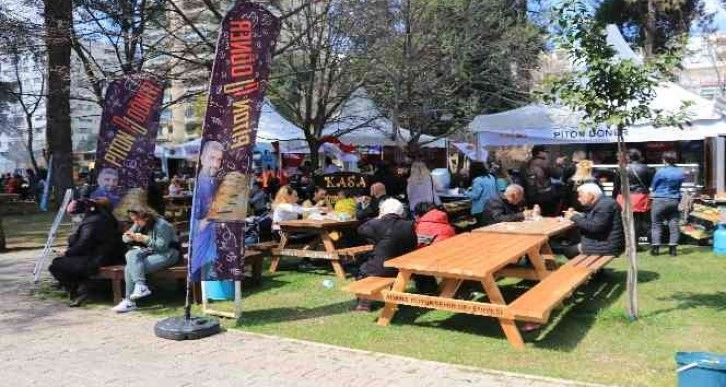 'Piton Döner' Portakal Çiçeği Karnavalı'na damga vurdu