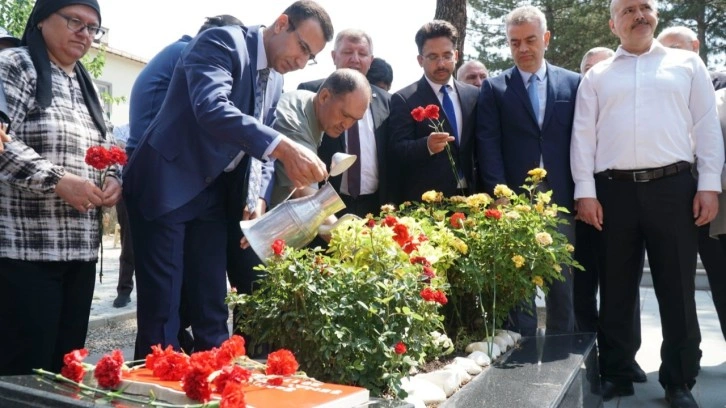 PKK'nın şehit ettiği Aybüke öğretmen Çorum'da kabri başında anıldı