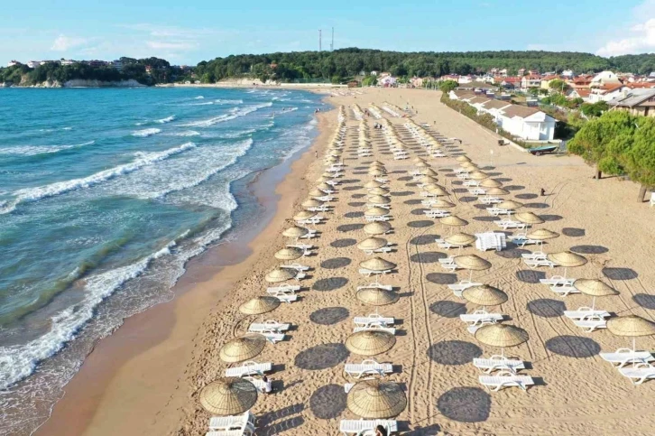Plajlar yaza hazır, tatilcileri bekliyor
