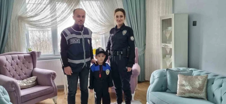 Polis abilerinden 4 yaşındaki Ali Asaf’a polis kıyafeti
