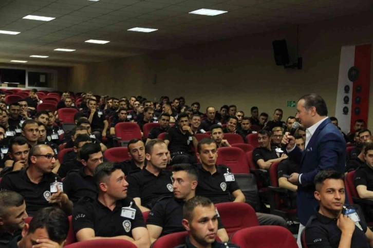 Polis adaylarına kişisel gelişim ve farkındalık eğitimi
