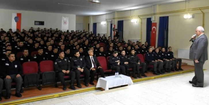 Polis adaylarına konferans verildi
