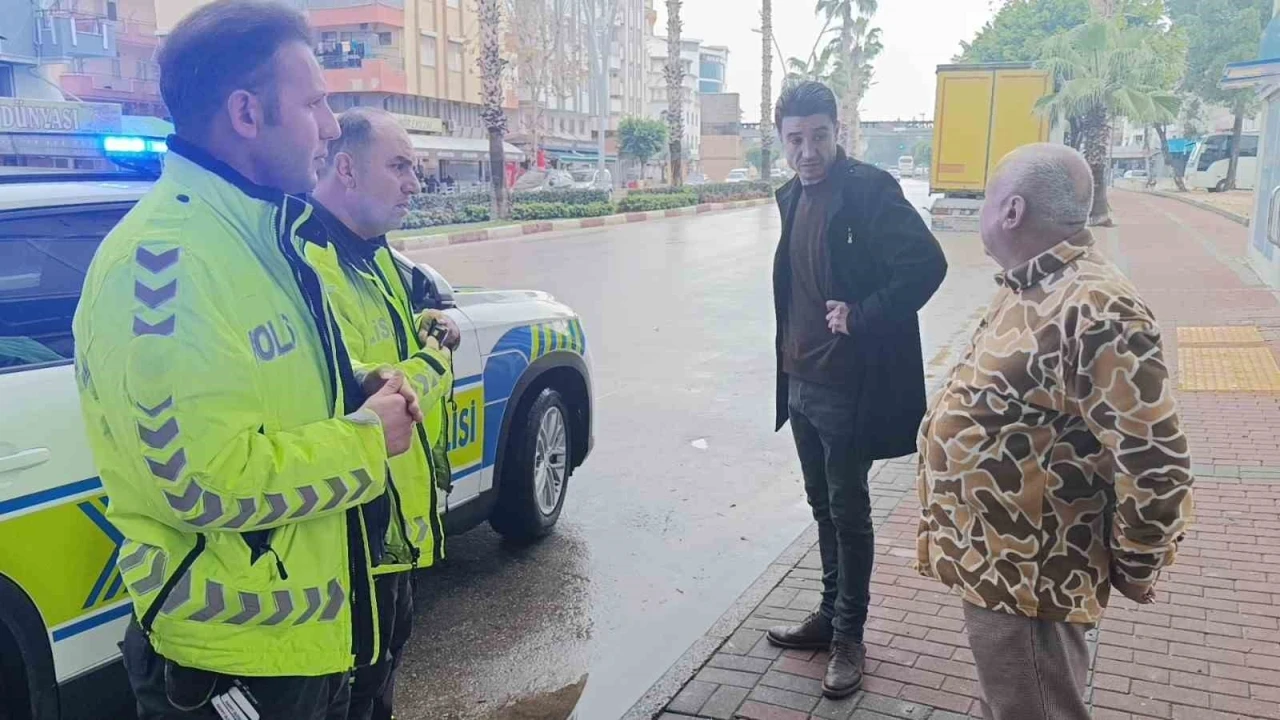 Polis ekibi kazazedeleri ATM başında pazarlık yaparken buldu
