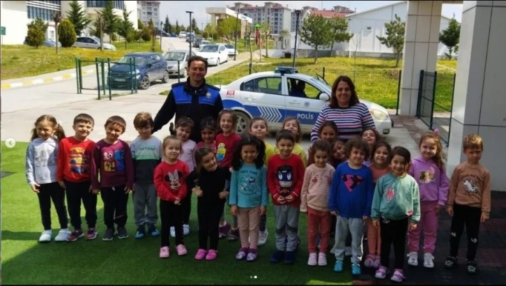 Polis ekipleri, anaokulu öğrencileriyle bir araya geldi
