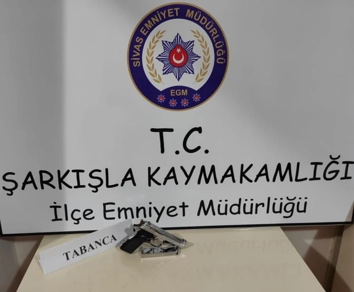 Polis ekipleri çeşitli suçlardan aranan 13 şahsı yakaladı
