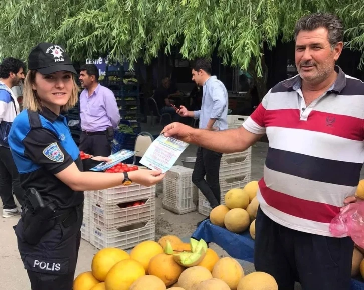 Polis ekipleri semt pazarında KADES hakkında bilgi verdi
