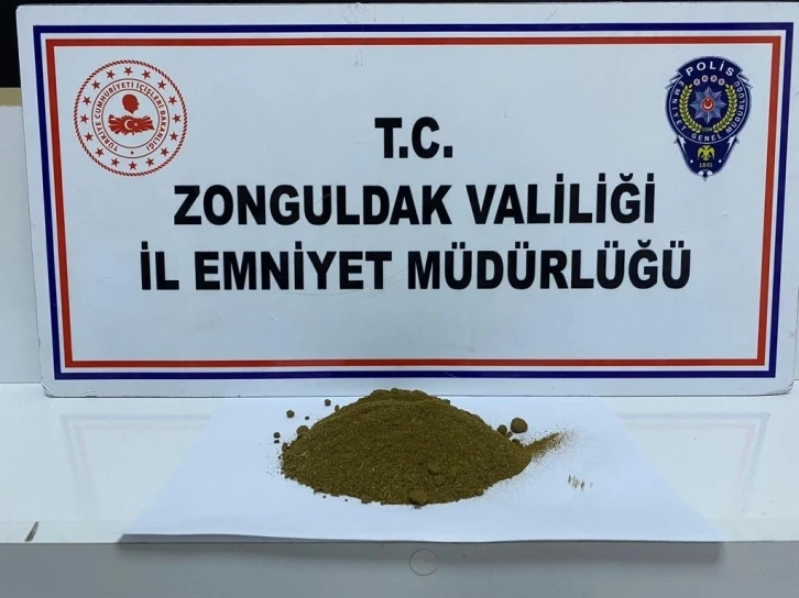 Polis ekiplerinden kaçan uyuşturucu satıcıları yakalandı
