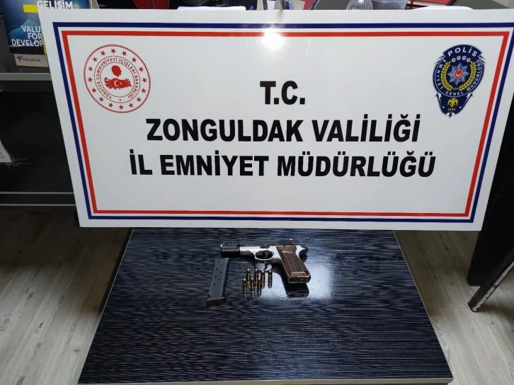 Polis hırsızlık zanlılarını elbiselerinden tespit etti
