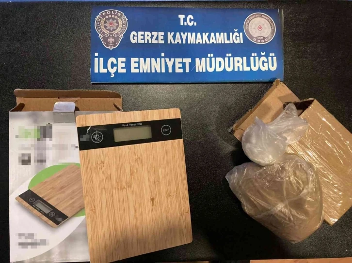 Polis kontrolünde durdurulan araçtan uyuşturucu çıktı
