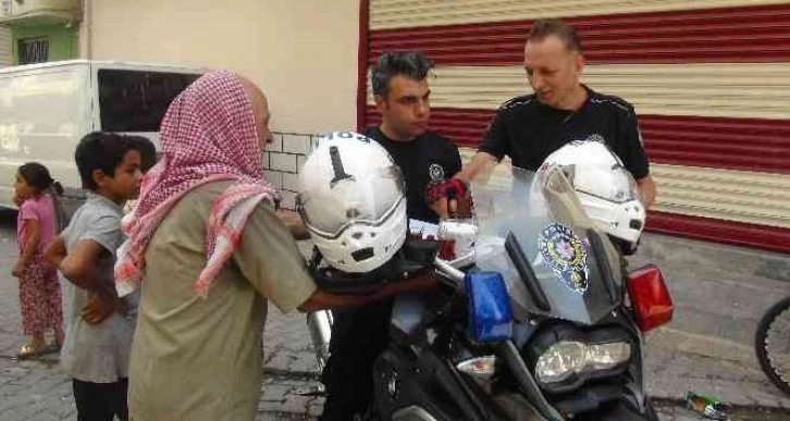 Polis operasyonunda çay servisi