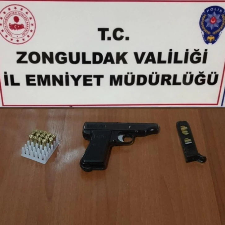 Polis uygulamada silah ve uyuşturucu ele geçirdi
