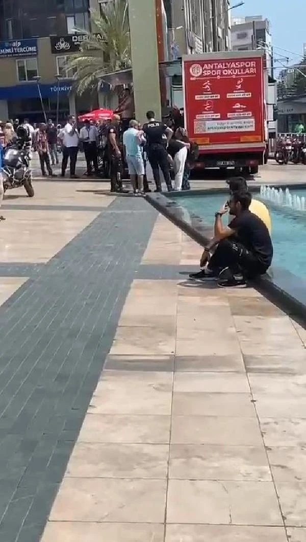 Polisi görünce namaz kılan gencin duyma ve zihinsel engelli olduğu ortaya çıktı