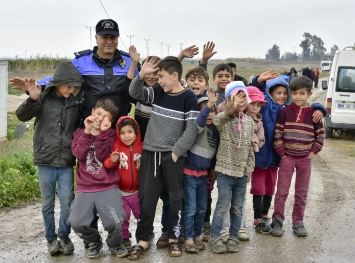 Polisin çocuk sevgisi
